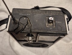 Vintage radio Sharp Z1000 fx-208h FM / AM FREQUENCY Range 88 – 108 Works Japan