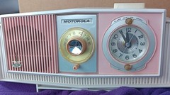MOTOROLA (Model C19P-32) Clock/AM Radio, MCM – Pink/White, 1963, USA