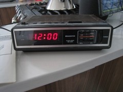 Vintage 1980s Sanyo RM5082 AM/FM Clock Radio w manual