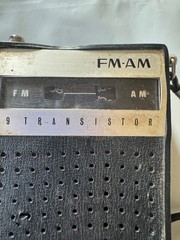 Lloyd&rsquo;s AM/FM Vintage Radio – NON-WORKING – PARTS ONLY – Japan