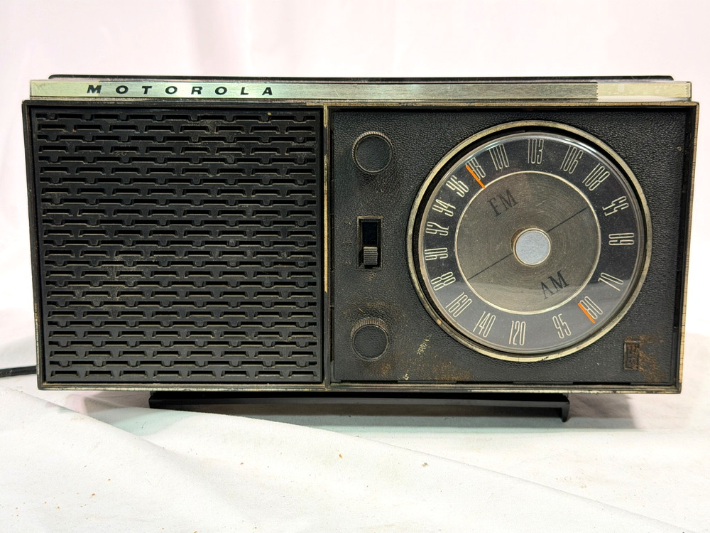 Vintage Motorola Radio B11E 1060s AM FM 35w USA for Parts or Repair