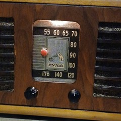 RCA Victor Vintage Wood Tabletop Radio with Police Band Dial Window