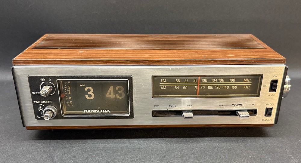 Vintage Flip Clock Radio Soundesign AMFM Flippy ClockModel 3461