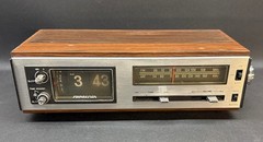 Vintage Flip Clock Radio Soundesign AMFM Flippy ClockModel 3461