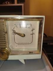 Vintage 1960 Zenith Clock Radio Tabletop Model G516W – Clock Works