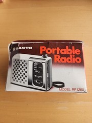 Vintage 1970s Sanyo Portable AM Radio – Retro