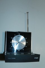 Vintage RCA Portable Clock Radio – Folds Up