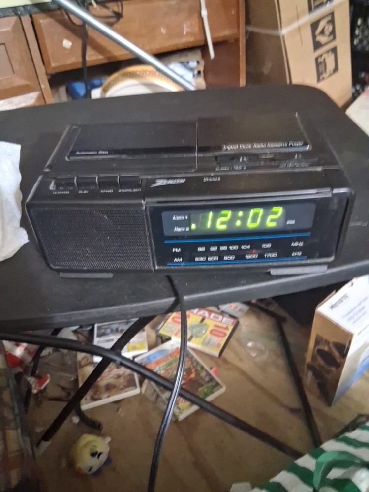 Vintage Zenith Z8000 AM/FM Alarm Clock Radio Cassette Player