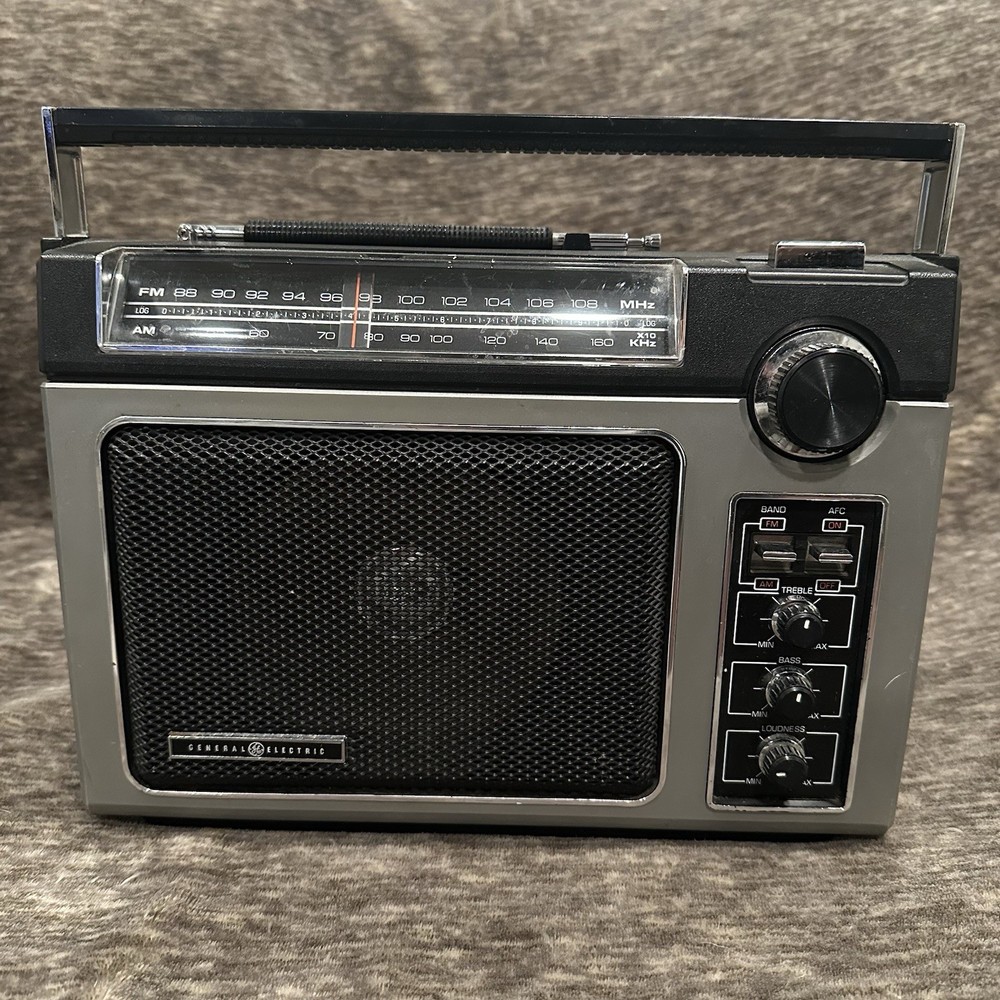 Vintage General Electric Super Radio GE Model No. 7-2880B Long Range Tested