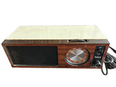 Vintage 70&rsquo;s RCA AM/FM radio model RZC221Y Tested works see video