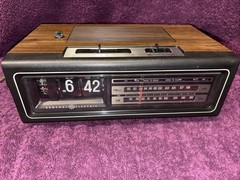 General Electric GE C4310 A Flip Clock Radio With Alarm EXCELLENT w/box