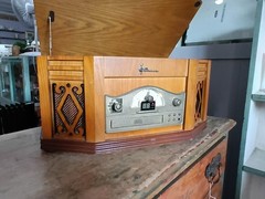 record player. Vintage Emerson Stereo 4 in 1 Works Great Speakers Not Blown