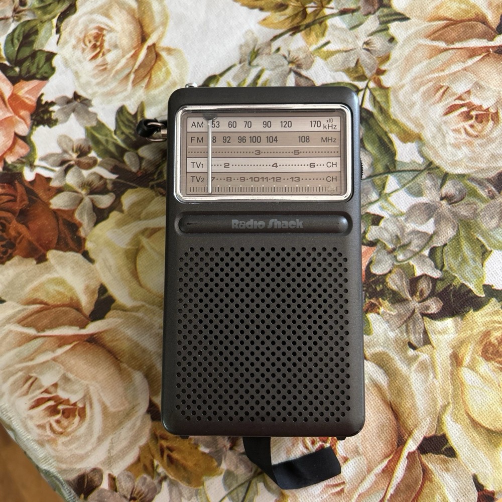 Realistic Radio Shack Model No. ARV12-614 Transistor AM/FM/Radio @306