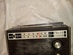 Vintage HOLIDAY FM AFC AM 10 TRANSISTOR MODEL 15-192. For Fixing or parts