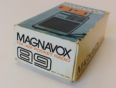 Vintage Magnavox 89 FM-AM Pocket Radio