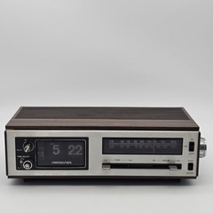 VTG Flip Clock Radio Alarm Sound Design Faux Wood Finish AMFM Model 3461 – READ