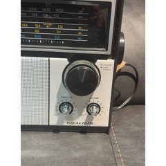 Realistic Patrolman SW-60 Multi-Band Radio 12-779 AM FM SW VHF UHF Vintage