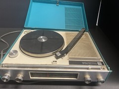 Vintage Toshiba GP-38 Solid State Radio And Phonograph