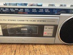 Vintage General Electric 3-5283B GE AM/FM Radio Cassette Player Boombox WORKS