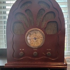 Vintage Cathedral Style Tabletop AM/FM Radio Wood Look Cabinet