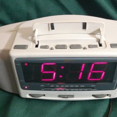Vintage Zenith Alarm Clock/Radio twin alarms AM FM model Z207G tested working