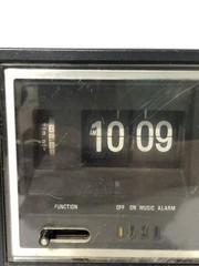 Vintage General Electric AM/FM Flip Clock Radio Model 7-4425B TESTED READ