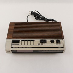 Vintage GE 7-4634 AM/FM Digital Clock Radio Woodgrain