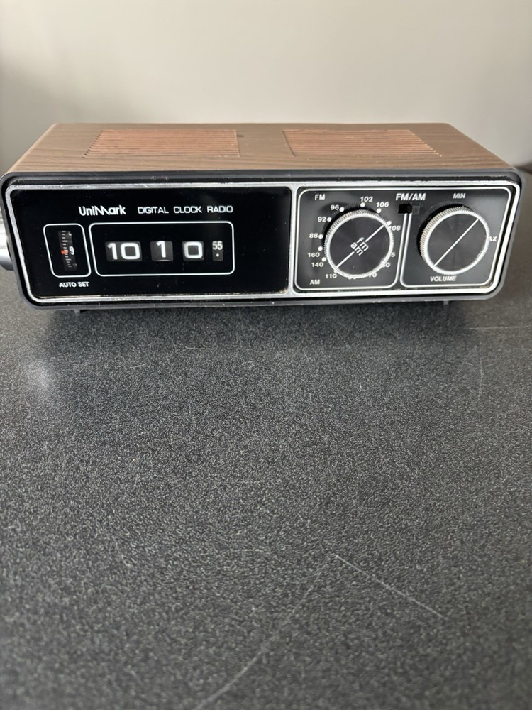 Unimark Digital FM/AM Vintage Clock Radio 113P Flip/Roll Numbers, Works Great!