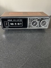 Unimark Digital FM/AM Vintage Clock Radio 113P Flip/Roll Numbers, Works Great!