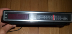 Vintage Sanyo RM6100 Super Thin Am/FM Clock Radio 1982, Works