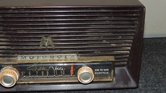 Vintage Motorola Golden Voice Bakelite Tube Radio