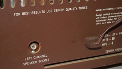 VINTAGE 1960s ZENITH MODEL MJ1035-1 LONG DISTANCE STEREO AM FM RADIO – NICE!