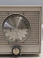 Vintage Motorola Tube Radio AM FM Model BT13AN Tabletop MCM Plastic Case