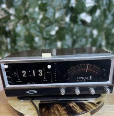 RARE Zenith Model C472W-3 Vintage AM-FM Flip Clock Radio Alarm RADIO WORKS