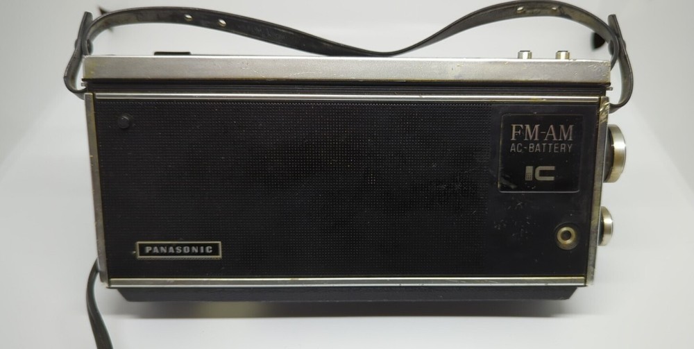 Vintage Panasonic AM/FM Radio RF-581 Tested. Good condition.