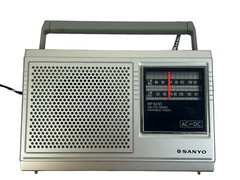 VINTAGE SANYO RP 5230 PORTABLE AM/FM RADIO 2 BAND