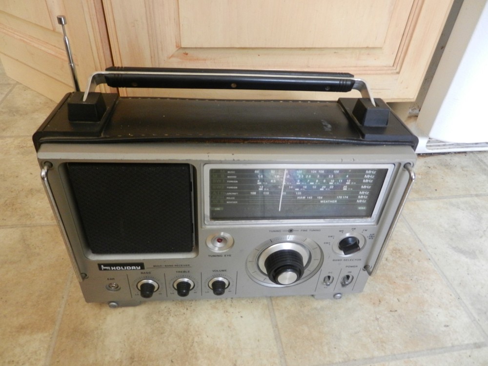 VINTAGE HOLIDAY Model: 2318, SW1, SW2, MB, AM, FM, AIR, Police PBH, WB RADIO