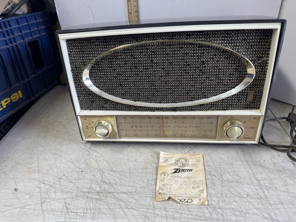 Zenith C725C Automatic Frequency Control AM/FM Radio/Phono-