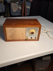 KLH Model Twenty One 21 FM Table Radio Wood Cabinet Tested Working Missing Knobs