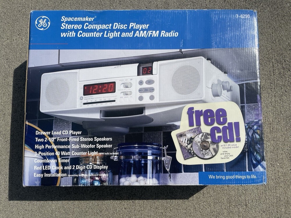 Brand New GE Spacemaker 7-4290F Under Cabinet AM/FM Radio CD Player Light Clock