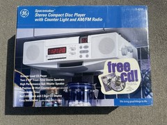 Brand New GE Spacemaker 7-4290F Under Cabinet AM/FM Radio CD Player Light Clock