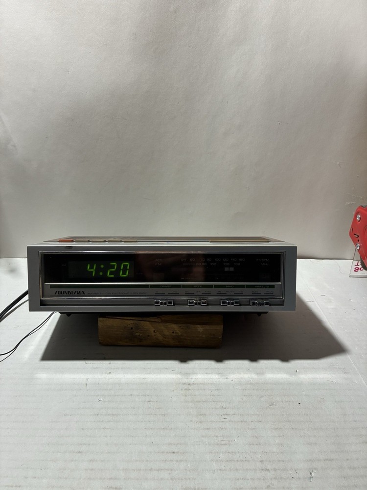 Vintage 80’s Soundesign AM/FM/WB/TV Electronic Alarm Clock Radio 3770-B WORKS