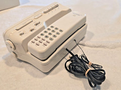 VINTAGE – SOUNDESIGN AM-FM / CLOCK RADIO / TELEPHONE / CASSETTE PLAYER – 7569IVY