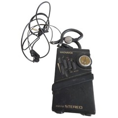 Vintage Magnavox AM/FM Stereo Radio With Headphone 1980s D1650 powers on