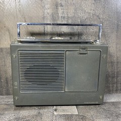 Vintage Triumph AM FM Clock Radio ac/dc Batteries Included Rare