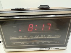 Vintage General Electric AM/FM Digital Clock Radio 7-4622D Tested Working Alarm