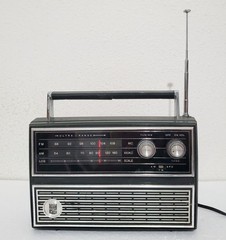 Vintage Magnavox Model 1R1201 AM / FM Radio Made in Japan Retro – *READ*