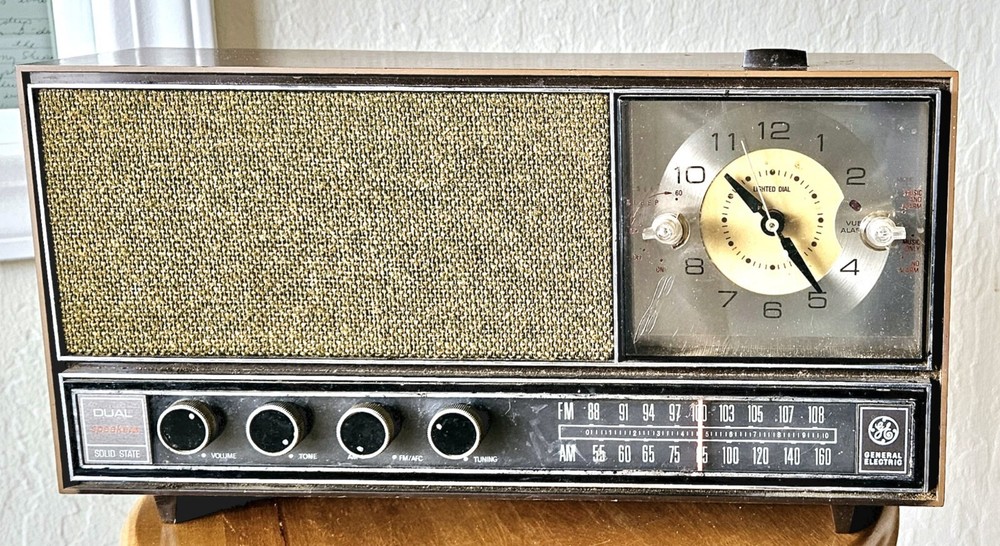 Vintage General Electric Clock Radio Dual Speaker Solid State WORKING CONDITION