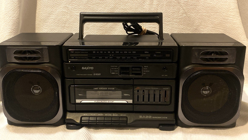 Vintage 1992 SANYO M9100 AM/FM Radio BOOMBOX Stereo Cassette (tested)