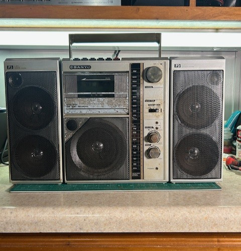 WORKING 1980s Sanyo M9818 3-Piece Cassette Boombox AM/FM **READ DESCRIPTION**